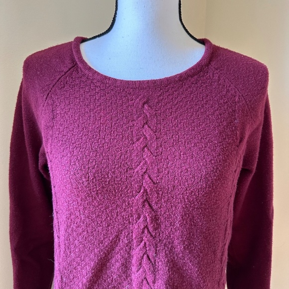 **CYRUS* Maroon Long Sleeve Sweater Size Medium - Picture 2 of 7